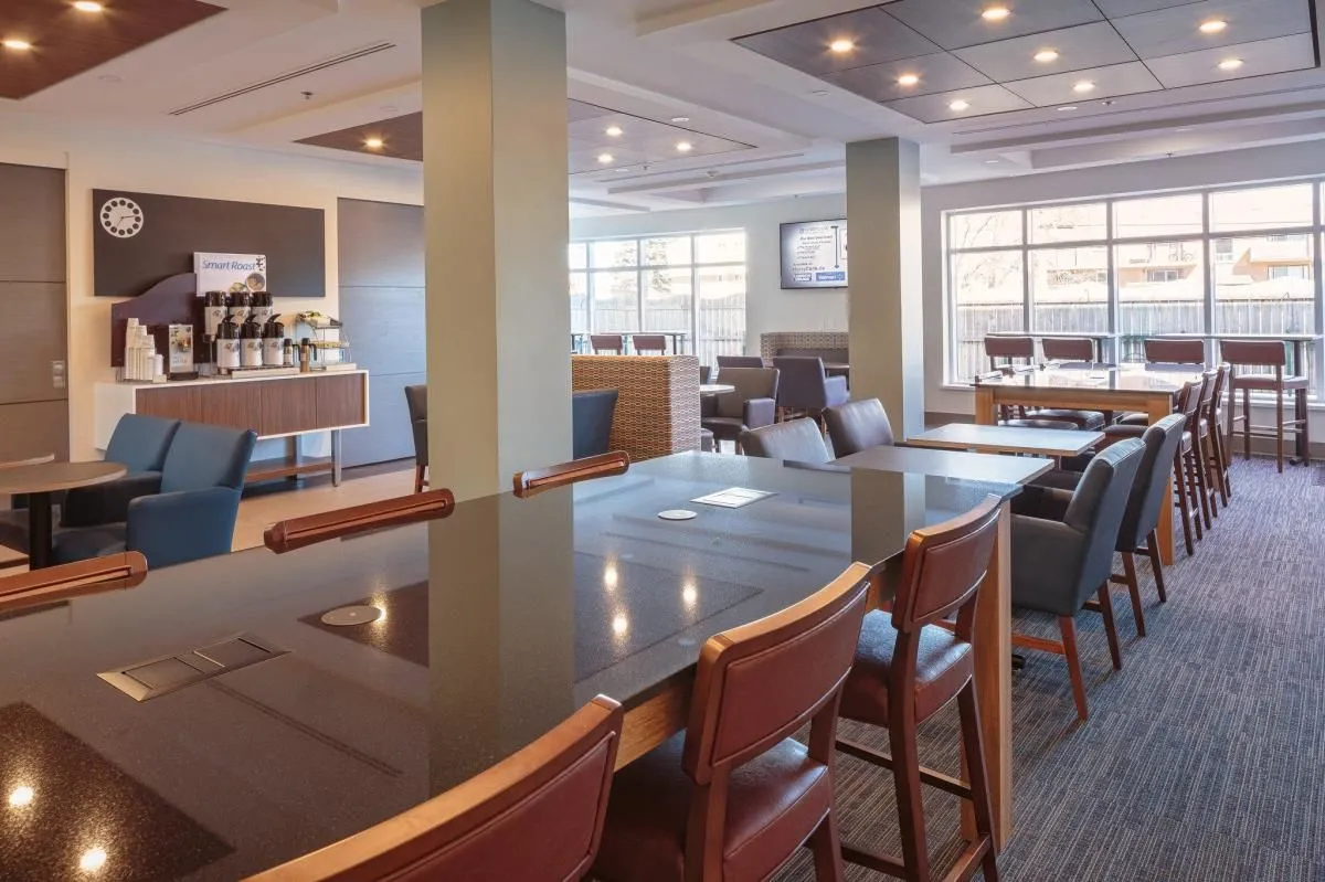 Business 14 image HOLIDAY INN EXPRESS & SUITES BELLEVILLE