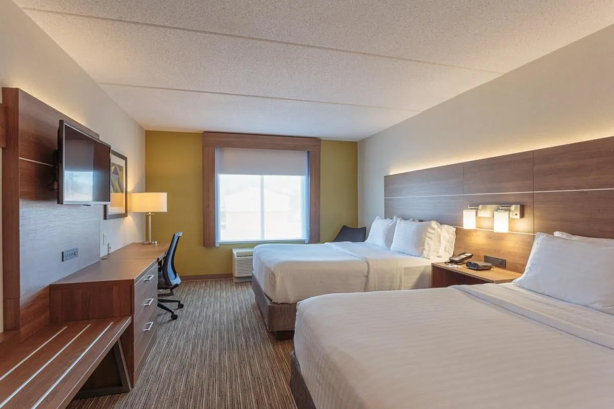 Business 4 image HOLIDAY INN EXPRESS & SUITES BELLEVILLE