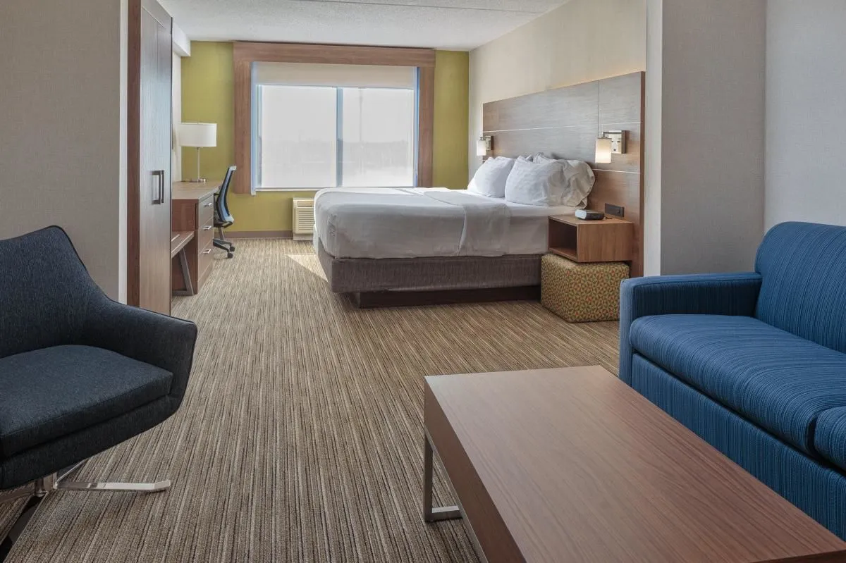 Business 7 image HOLIDAY INN EXPRESS & SUITES BELLEVILLE