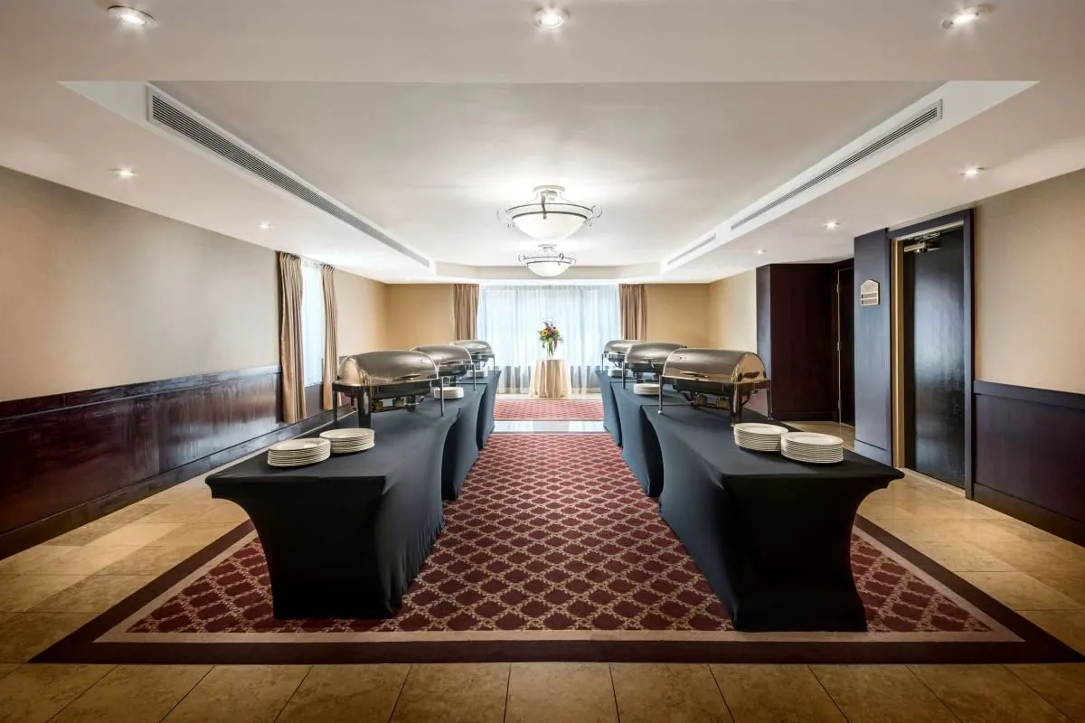 Business 12 image BEST WESTERN PLUS OTTAWA DOWNTOWN SUITES