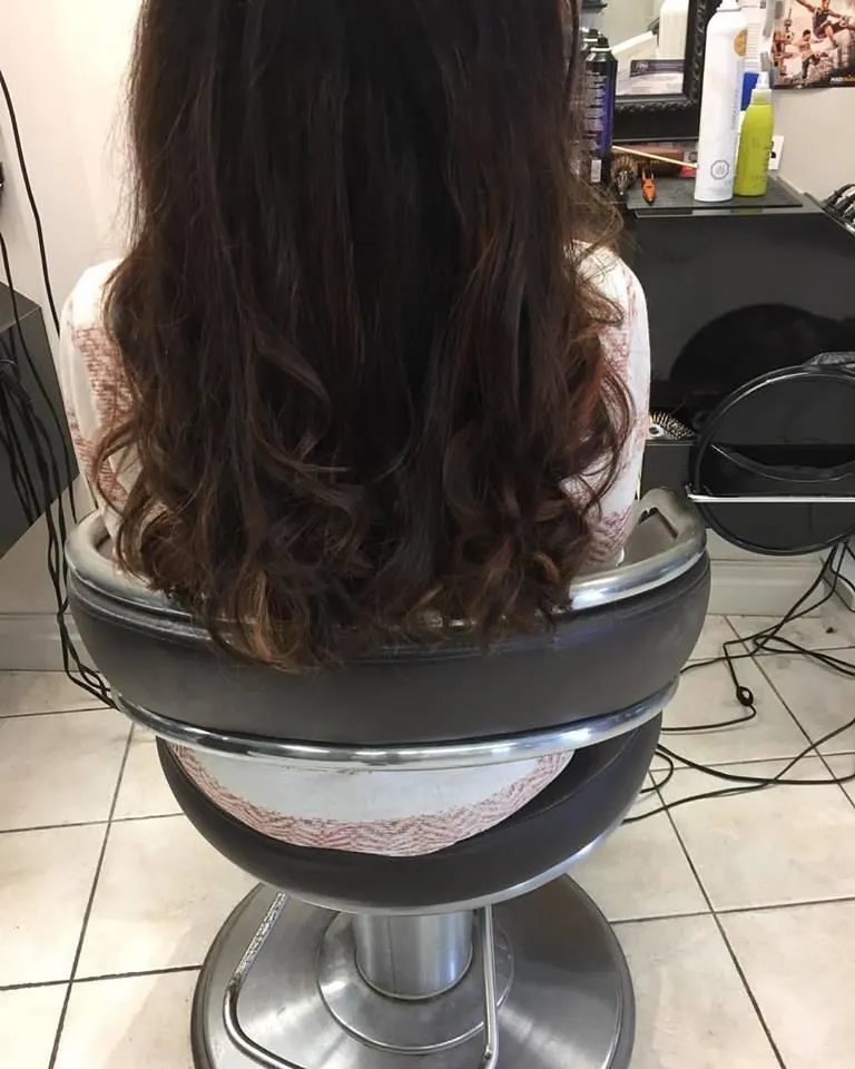 Business 16 image SALON DEBUT