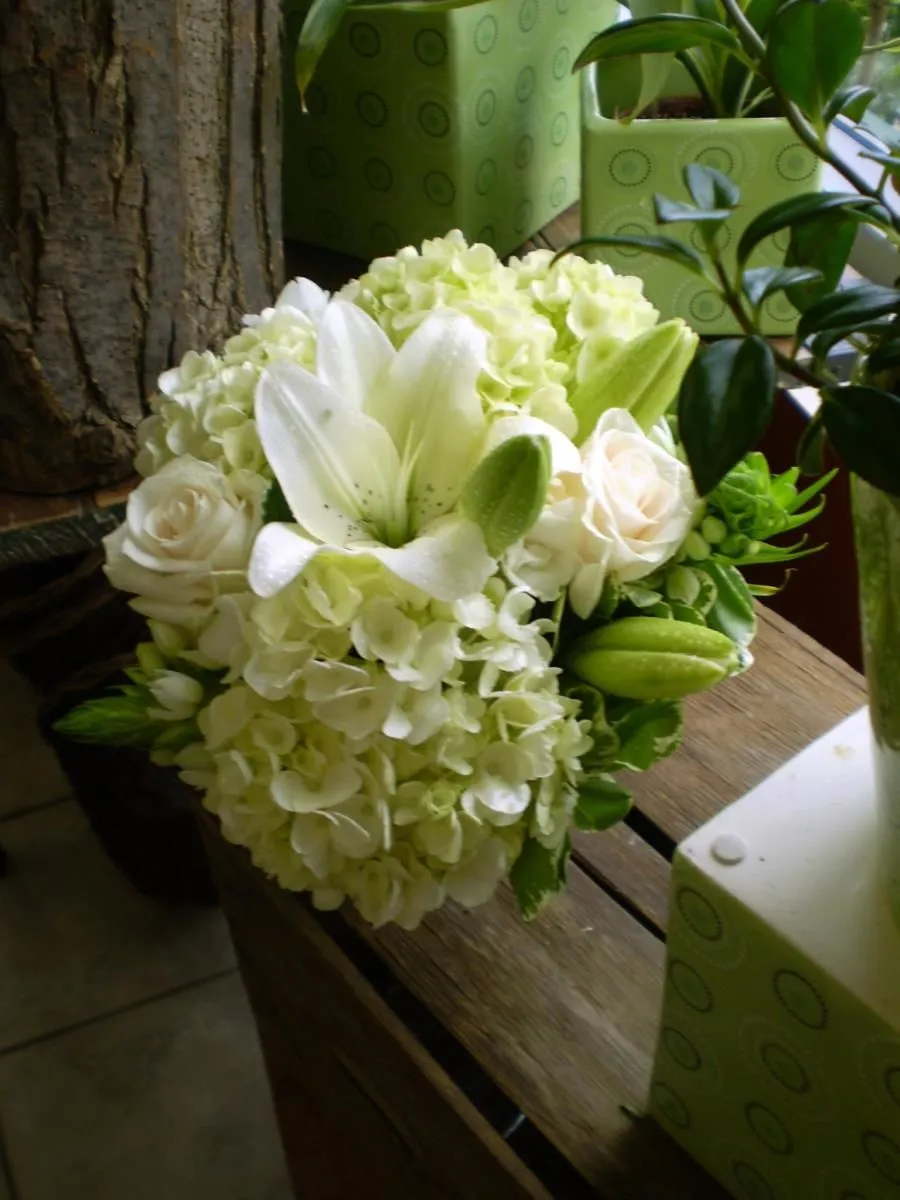 Business 10 image MOOD MOSS FLOWERS