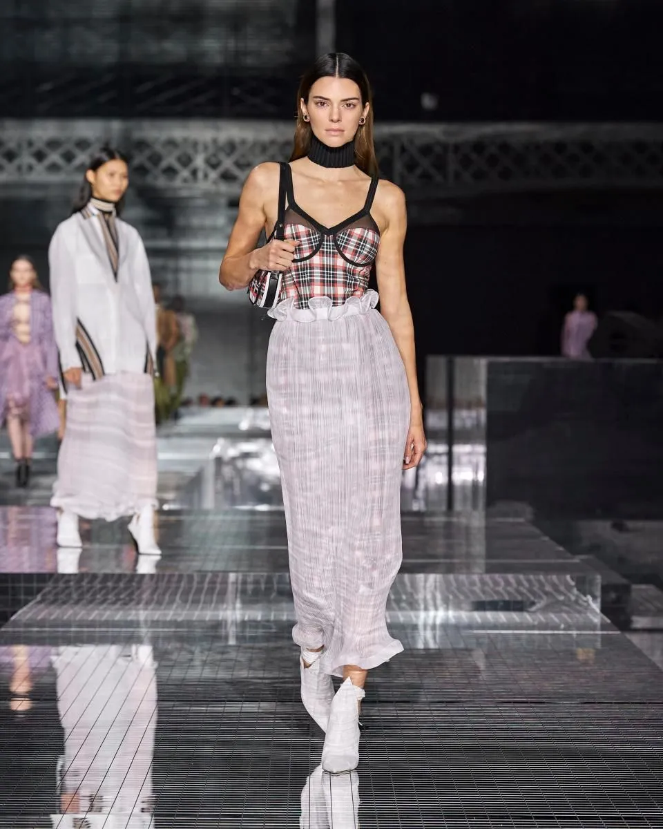 Business 16 image BURBERRY